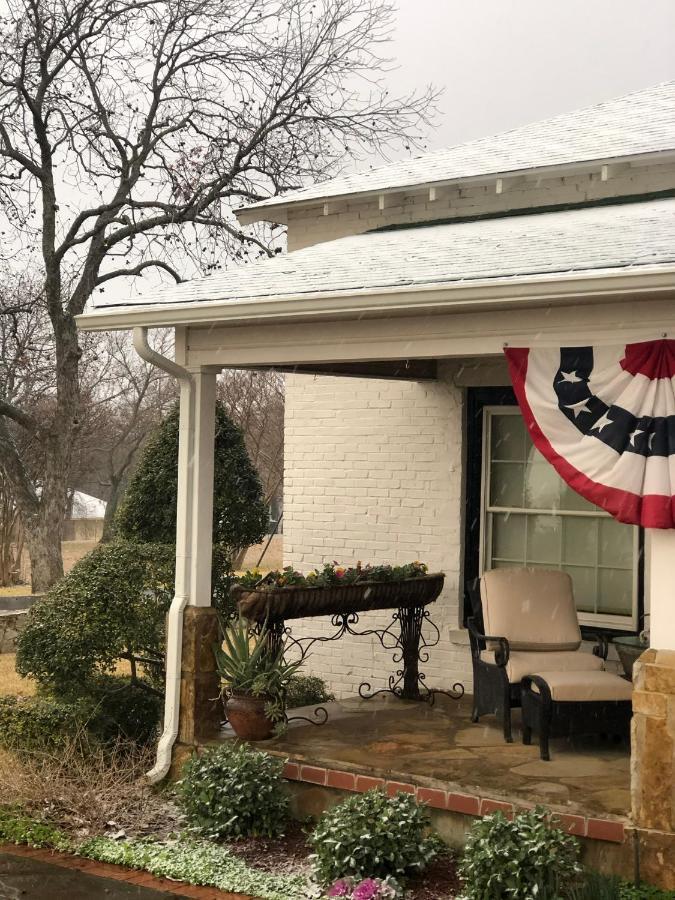 Bed and Breakfast The Old Liberty Schoolhouse Azle Exterior foto